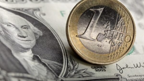 Долар наближається до 45 гривень: економісти прогнозують ситуацію на валютному ринку Київщини