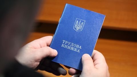 Мешканцям Київщини нагадують про оцифрування трудових книжок: важливо до 10 червня