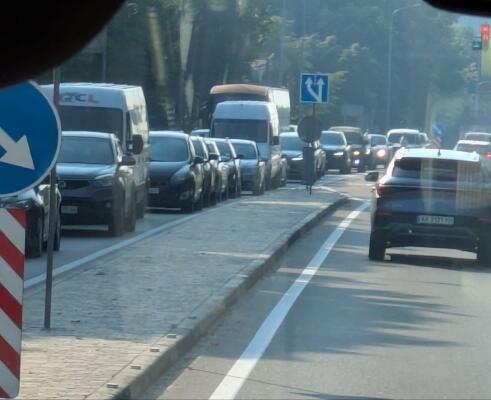 Кілометровий затор на Бориспільському напрямку ускладнив рух до Києва