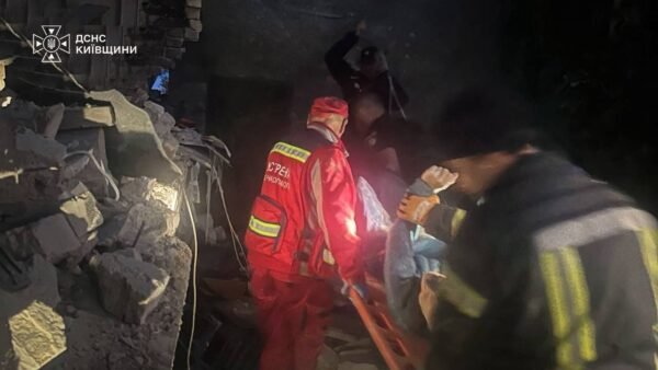 Наслідки обстрілу: руйнування житлового будинку в селі Скибин Броварського району
