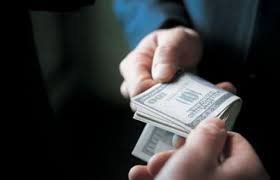 Голові однієї з громад Київщини повідомлено про підозру в систематичному хабарництві