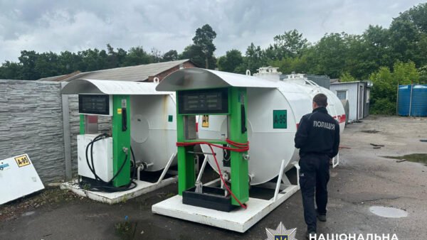 На Київщині викрили мережу підпільних АЗС та вилучили сурогатне пальне на 7 мільйонів гривень