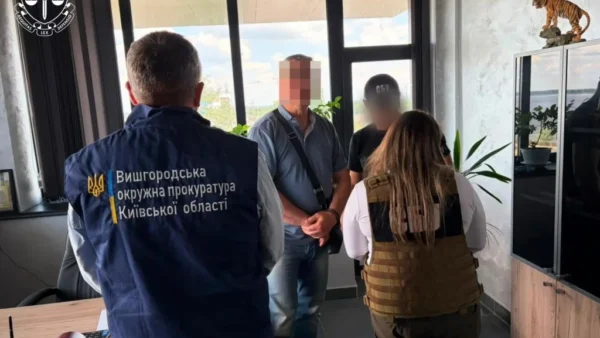 Керівника держпідприємства на Київщині затримали за вимагання грошей за бронювання