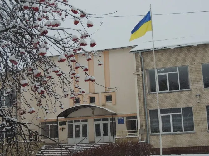 У Гостомелі батьки та педагоги занепокоєні майбутнім зруйнованого Ліцею №2
