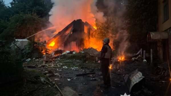 Київщина зазнала нічної атаки безпілотників та ракет: є постраждалі та руйнування