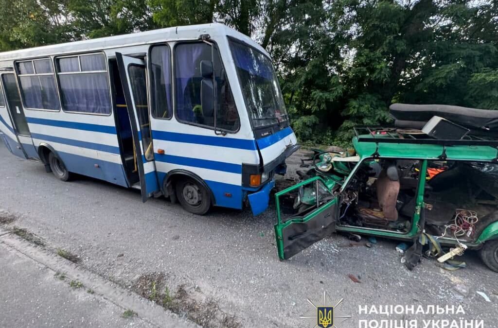 У Броварах внаслідок зіткнення легковика з автобусом загинула дитина, дев’ятеро травмовані