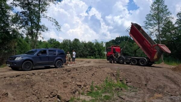 У Рославичах тривають протести проти забудови: знищення річки Петель та екосистеми