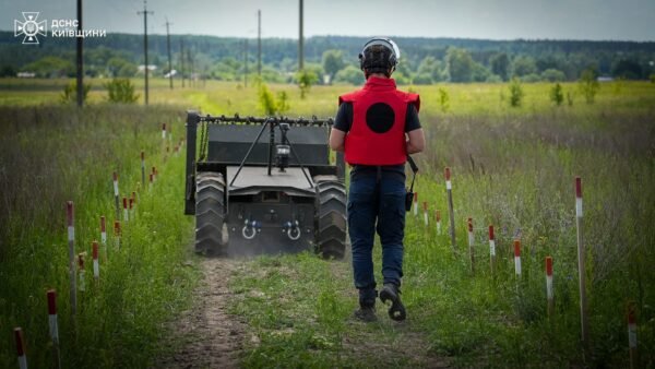 Розмінування територій у Бучанському районі: сапери обстежують 8 гектарів із застосуванням роботів
