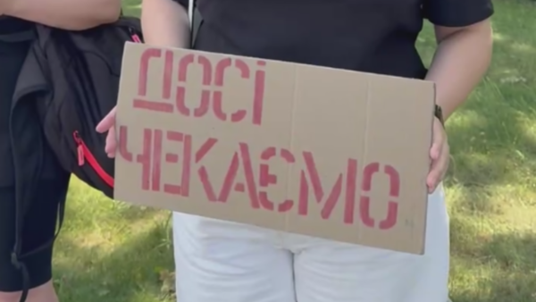 У Бучі відбулась акція «Голоси тиші» на підтримку полонених та зниклих безвісти військових