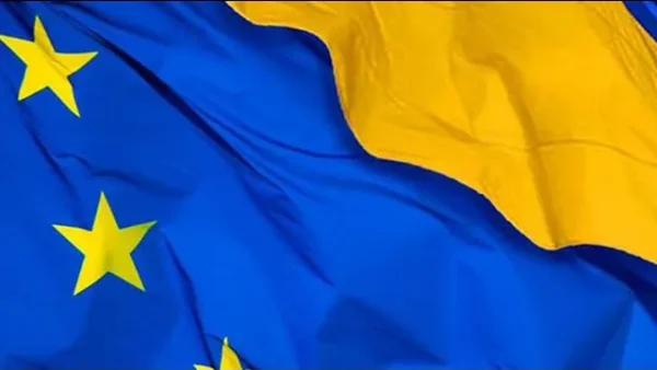 Рятувальники ліквідовують наслідки російського удару в Броварському районі