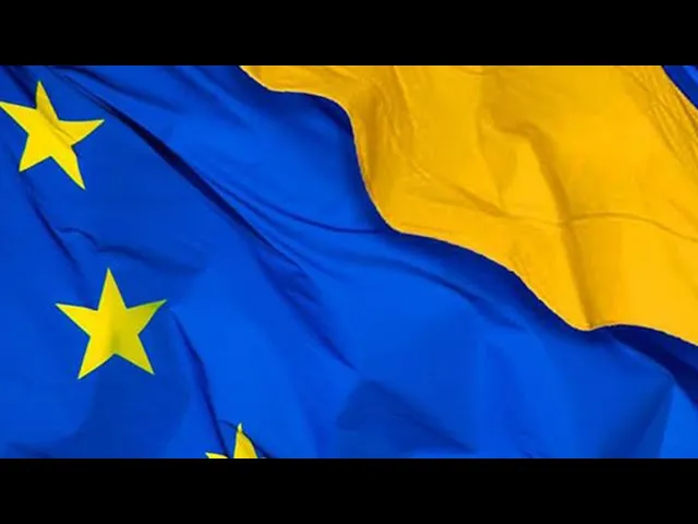 Рятувальники ліквідовують наслідки російського удару в Броварському районі