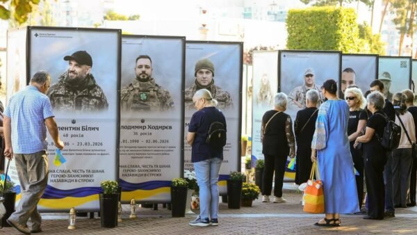 В Ірпені на Алеї полеглих Захисників відкрили 28 нових портретів