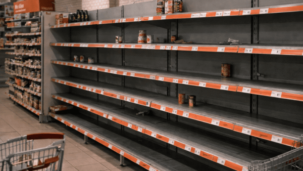 Руйнування продовольчих складів на Київщині: адаптація ритейлу та логістичні виклики