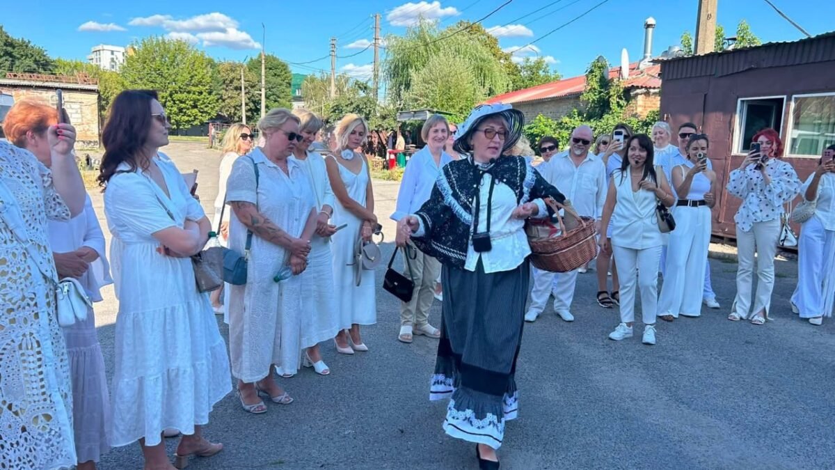 Благодійна Біла вечірка у Білій Церкві: зібрані кошти підуть на 3D-копію Поштової станції