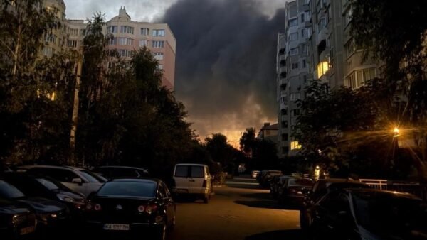 Пожежа на промисловому підприємстві в Бучанському районі після нічної атаки