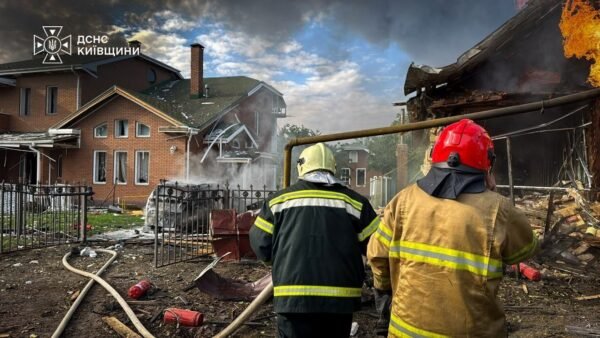 Рятувальники ліквідовують наслідки російських атак у Бориспільському районі