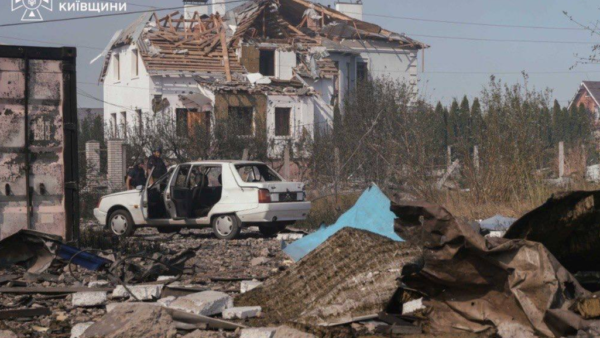 У селищі Мила триває ліквідація наслідків обстрілу: ДСНС попереджає про загрозу вибухів