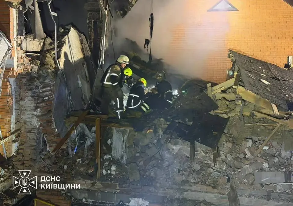 У Вишневому після атаки дронів зруйновано два таунхауси