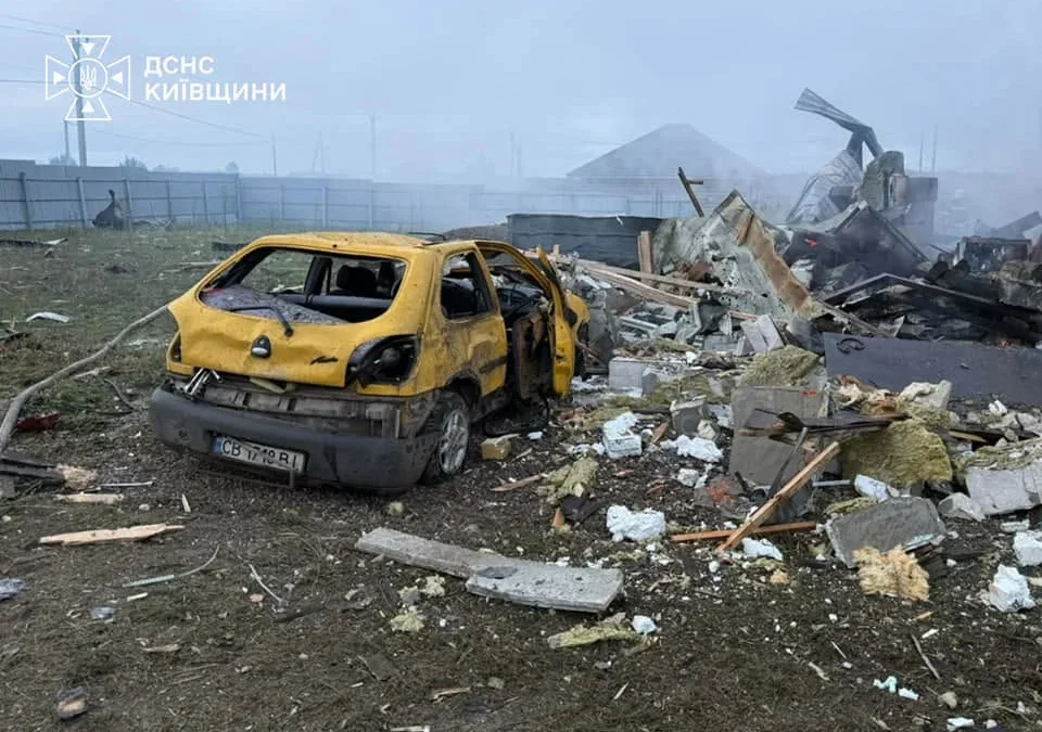 Ранкова атака дронів на Фастівщині: п’ятеро постраждалих, зруйновано приватний будинок