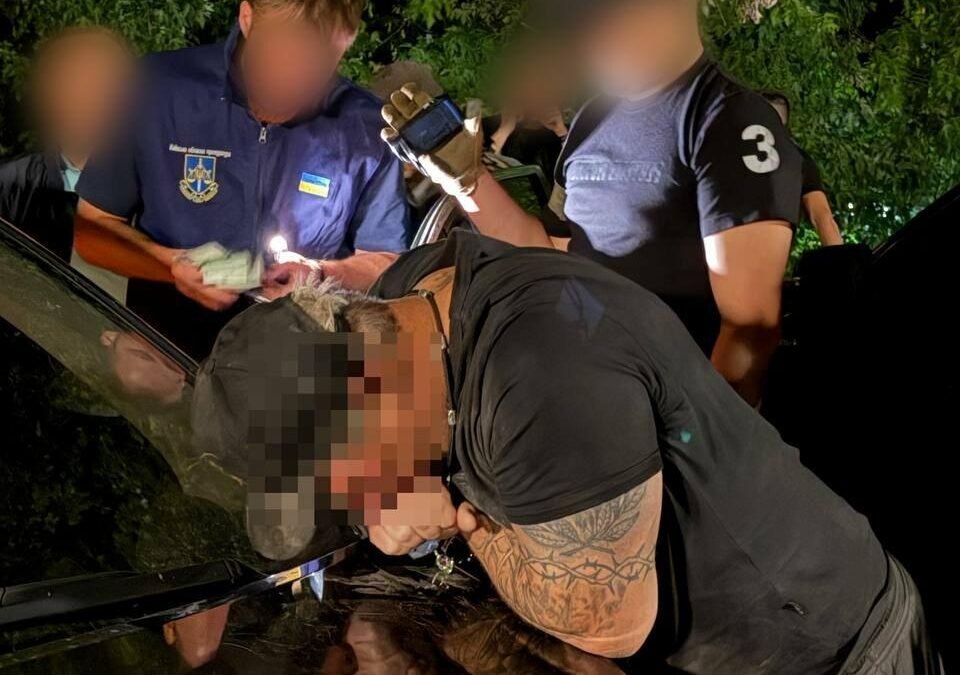 На Київщині викрито серію замовних злочинів: від підриву крана до атак на ТЦК