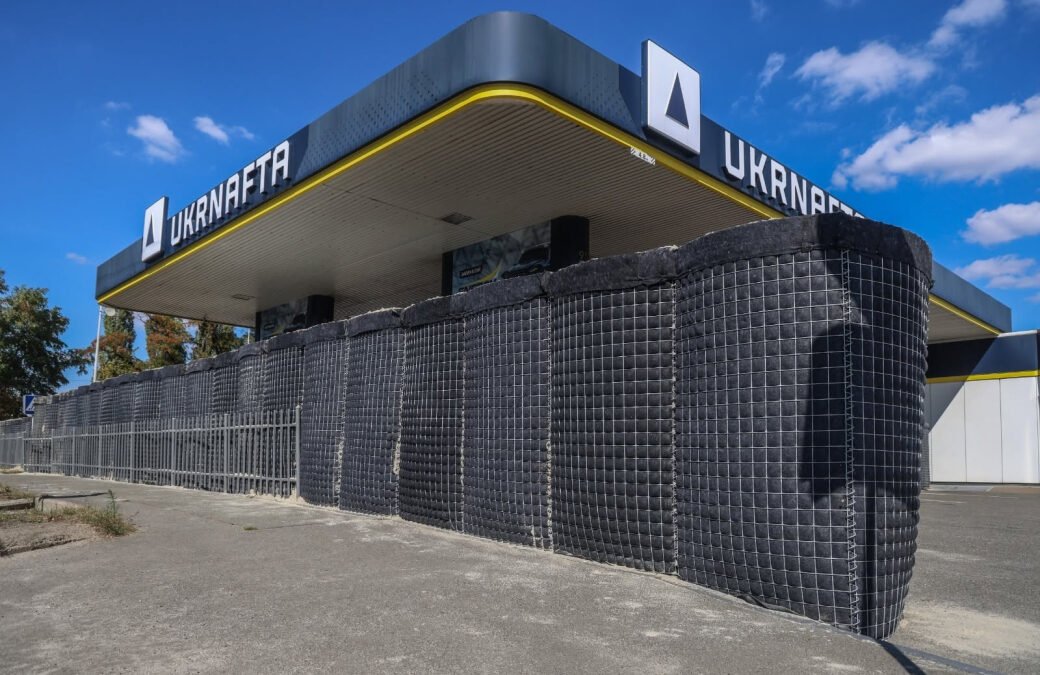 Укрнафта встановлює бетонні укриття на АЗК Київщини