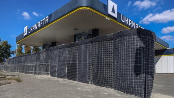 Укрнафта встановлює бетонні укриття на АЗК Київщини