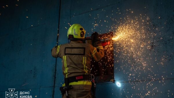 Київщина зазнала масованої атаки: 33 об’єкти пошкоджено після удару дронів та балістики