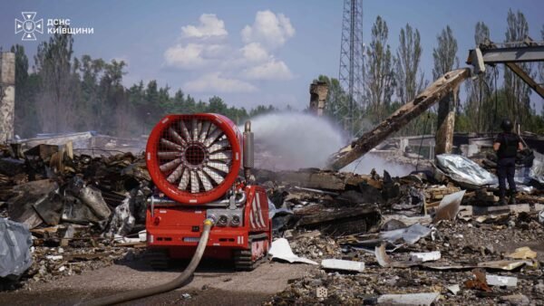 У селі Мила Бучанського району тривають роботи з ліквідації наслідків атаки
