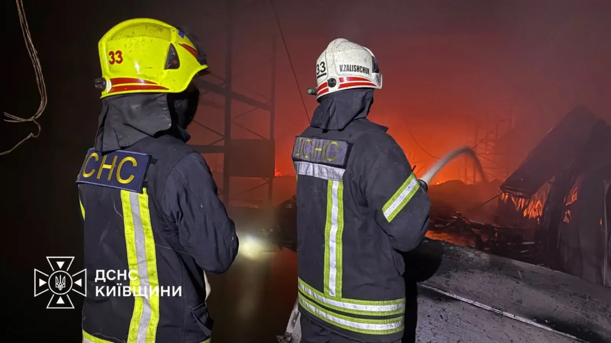 Тривала повітряна тривога на Київщині: пошкоджено 9 цивільних об’єктів у чотирьох районах