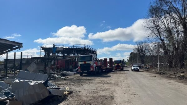 У селі Мила Бучанського району продовжують виявляти боєприпаси після російського удару