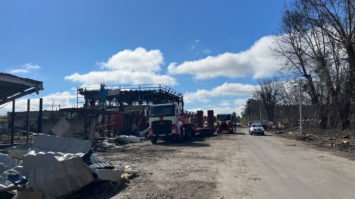У селі Мила Бучанського району продовжують виявляти боєприпаси після російського удару