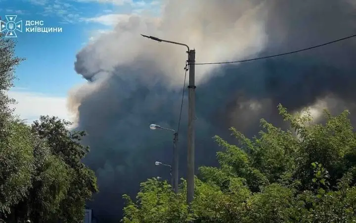 У Броварському районі пошкоджено підприємства та склад внаслідок атаки БПЛА