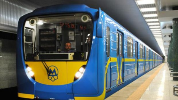 У Києві та частині Київської області призупинено рух електротранспорту та є перебої зі світлом