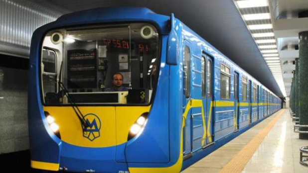 У Києві та частині Київської області призупинено рух електротранспорту та є перебої зі світлом
