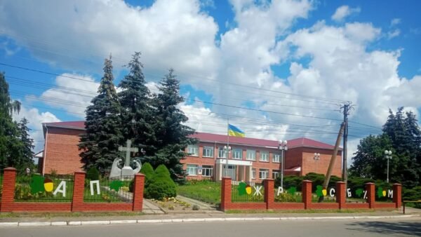 Батьки Колонщинського ліцею вимагають укриття та звертаються до центральної влади
