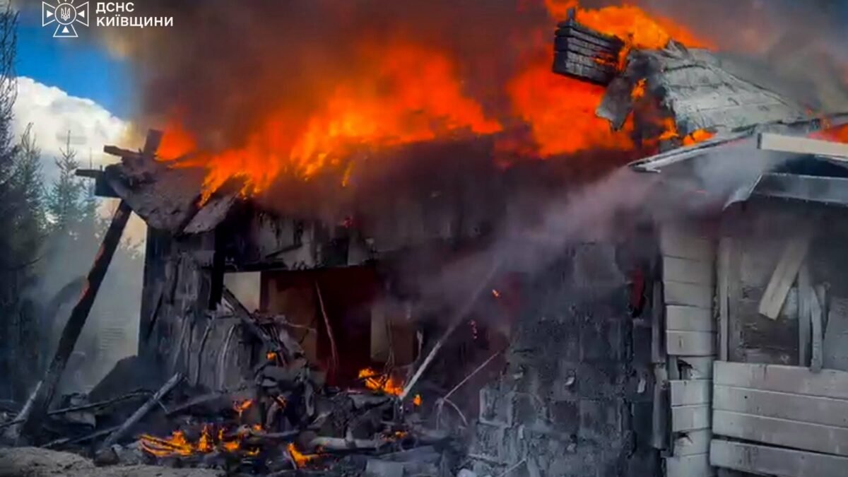 Наслідки російської атаки на Київщині: пожежі в Обухівському та Бориспільському районах