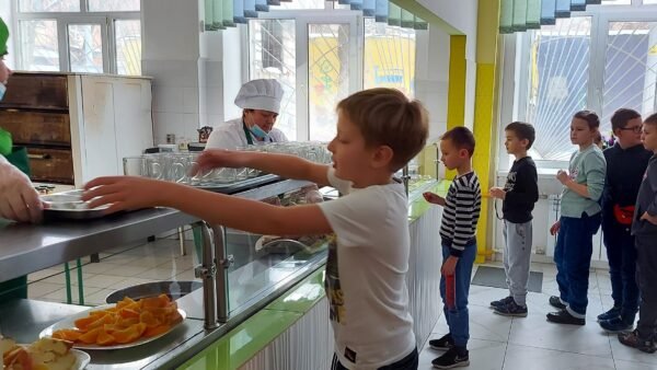 Реформа шкільного харчування на Київщині: понад 200 тисяч дітей забезпечено гарячими обідами
