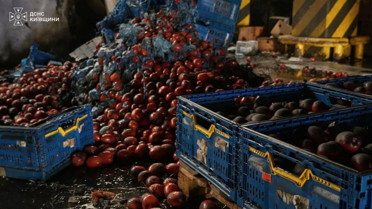 Наслідки атаки у Бучанському районі: пошукові роботи та ліквідація пожежі
