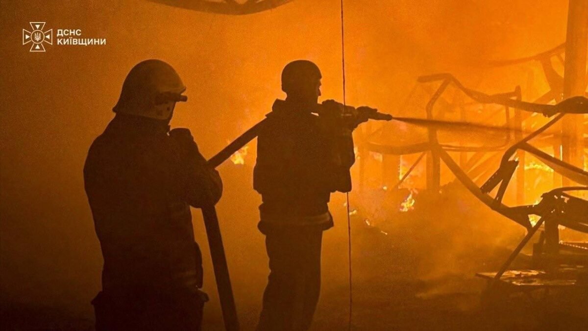 Наслідки нічної атаки на Обухівщині: троє загиблих, шестеро постраждалих