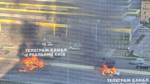 На Фастівщині після атаки дрона горять автомобілі: є загиблі та травмовані