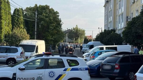 Ліквідація наслідків атаки: у Борщагівській громаді фіксують пошкодження та надають допомогу мешканцям