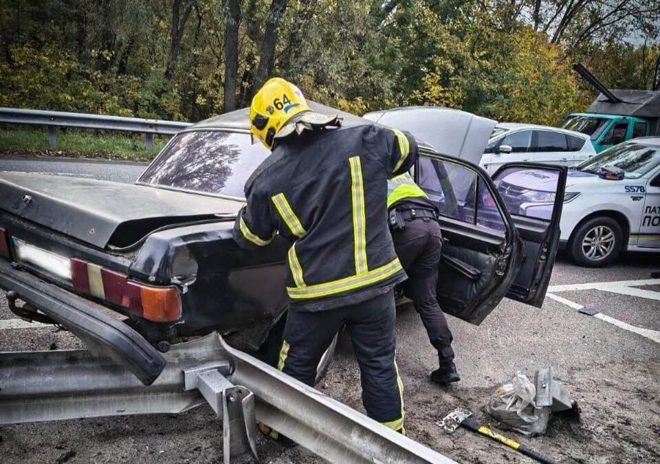 На Фастівщині внаслідок дорожньо-транспортної пригоди загинула людина, двоє дітей постраждали