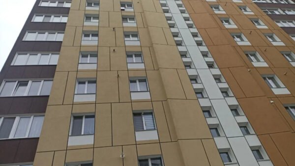 У Бородянці триває капітальний ремонт дев’ятиповерхівки на Семашка